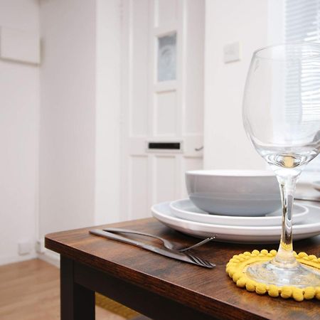 2Bedroom Home- Free Parking, Wi-Fi & Patio- Available For Long Or Short Term 布里斯托 外观 照片